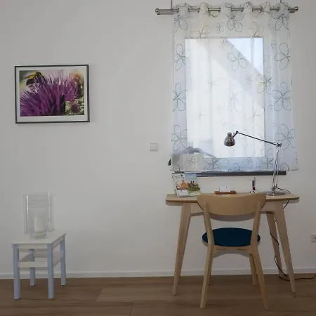 16lilien Apartmentwohnung Gartenblick